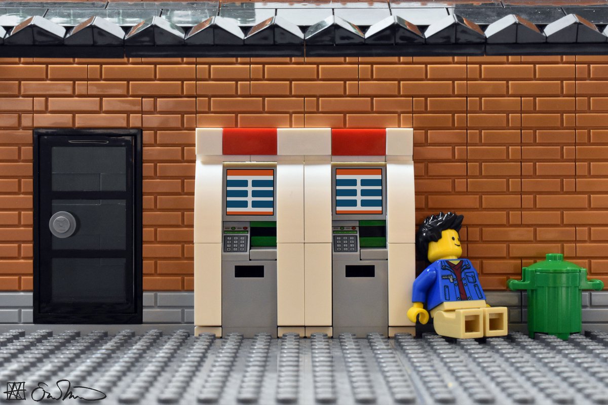 legogradstudent's tweet photo. Verifying his bank account balance, the grad student is worthless. https://t.co/YDwwkSc8UA