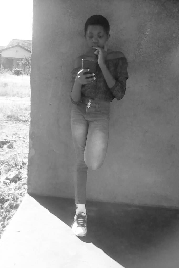 Myno39934408's tweet image. Rt if u know this gal is cute