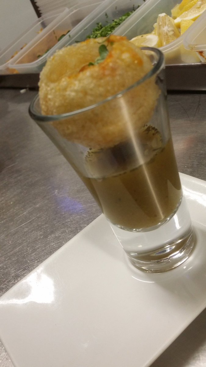 Atithi27's tweet photo. Tonight's pre starter, paani puri...
#twickenham #indianstreetfood https://t.co/ocriWZ9lFl