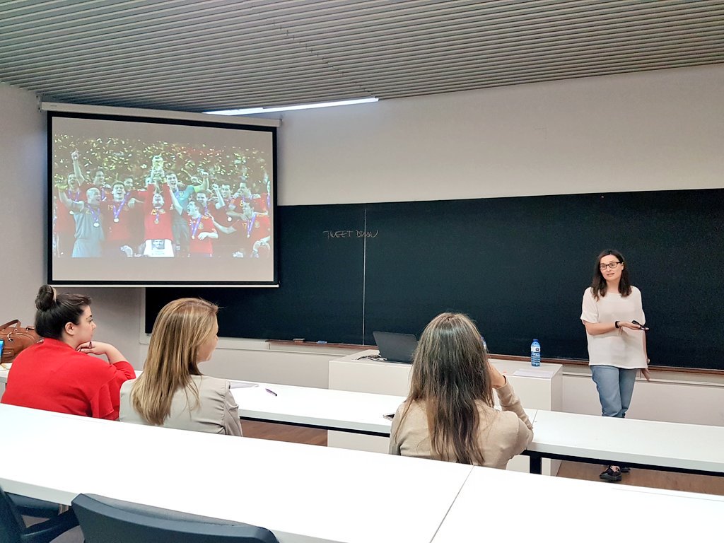 EnergySistem's tweet photo. Let's go! ⚽
¿Qué tienen en común el marketing y el fútbol? 
Lo cuenta nuestra directora de MK y Comunicación @RipollPaula en #ThinkDigitalFBS https://t.co/nbw2b9rXpS