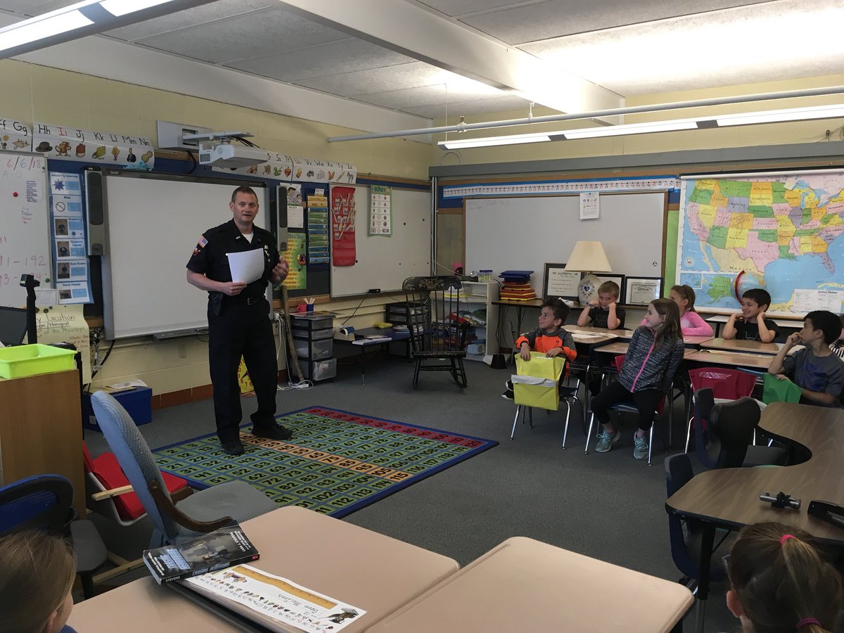 mrsmbooksntech's tweet photo. Thank you Officer McParland for helping us learn how to be safe# #middletonpd #fullermeadow #TTUchat https://t.co/JgFk1vr87f
