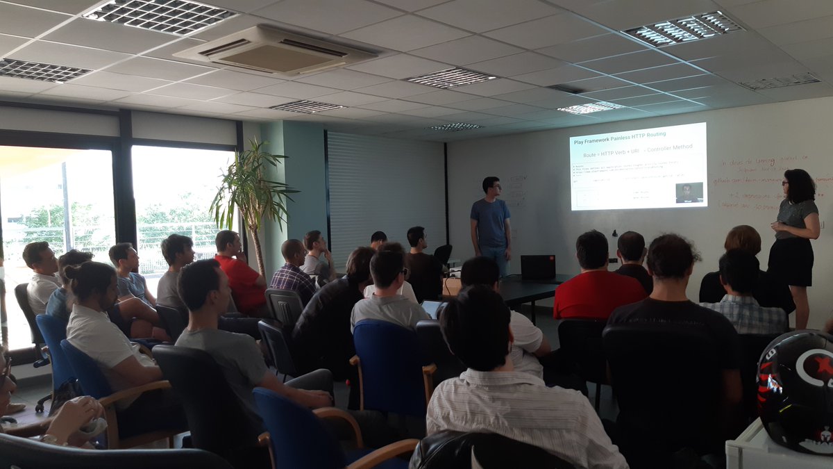 fp_montpellier's tweet image. On débute ce meetup par une présentation sur PlayFramework, le framework web Scala/Java #developerFriendly #scalable & #modern. By Mélanie @febroshka & Kévin