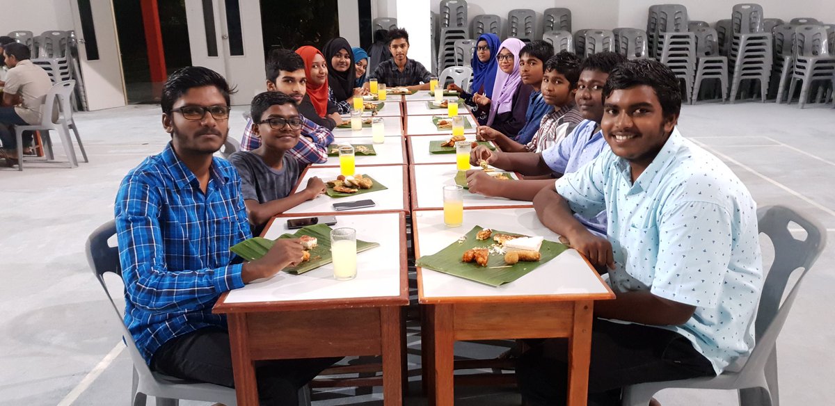 eduGS_53's tweet photo. Jalaluddin School Students and Staff marking World Ocean Day with a plastic free Tharaaveeh
#plasticfreelunch #farukoe
#worldoceansday #plasticfreeiftar
@EducationMV
@UfaaMv @aishathshiham https://t.co/4p25fd9RmK