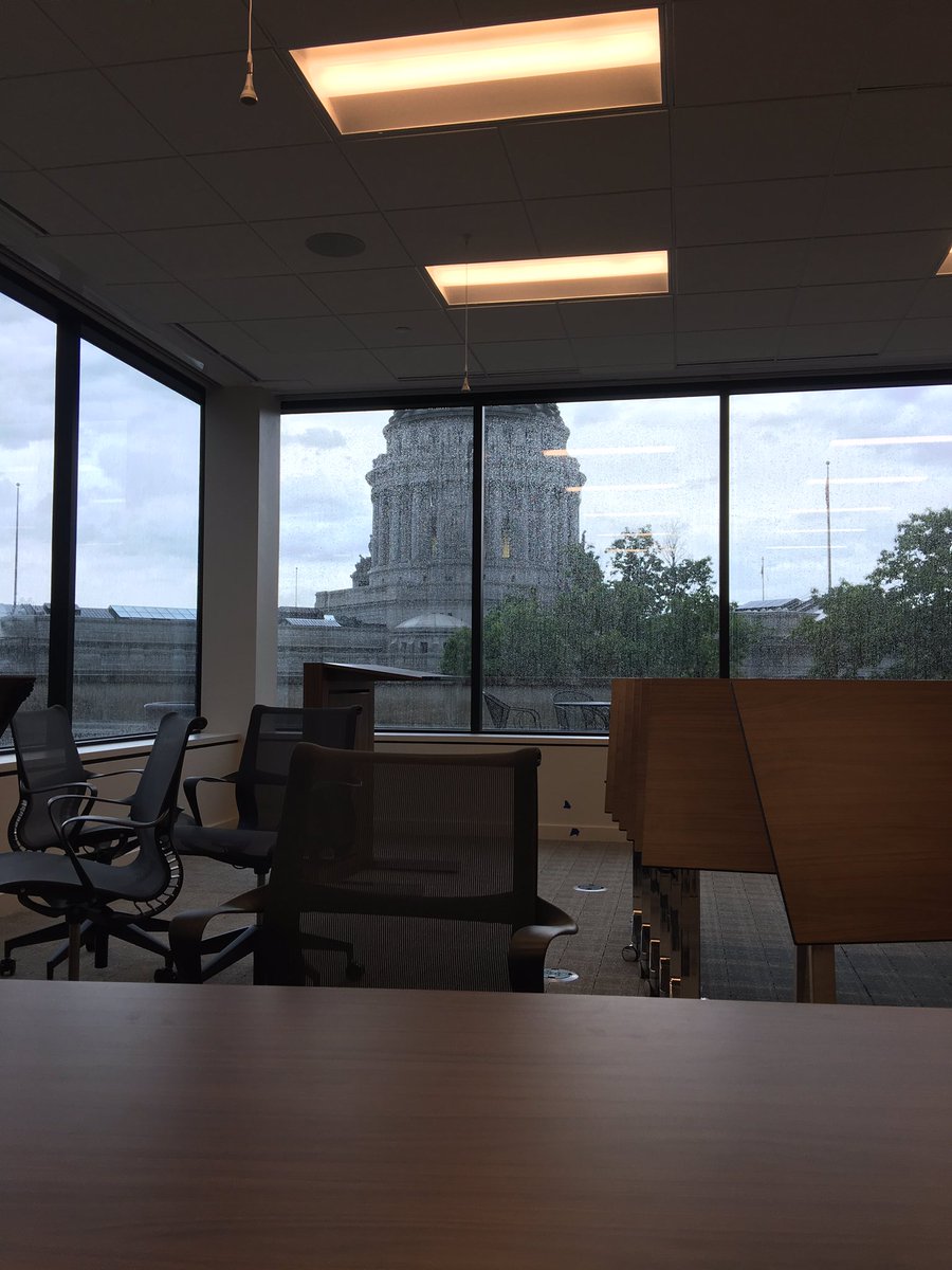 JackieP_EUA's tweet image. Love the @HermanMiller Setu chairs @GodfreyKahn #Madison office #thatcapitalview @EUA #workplaceexperts #furniturematters