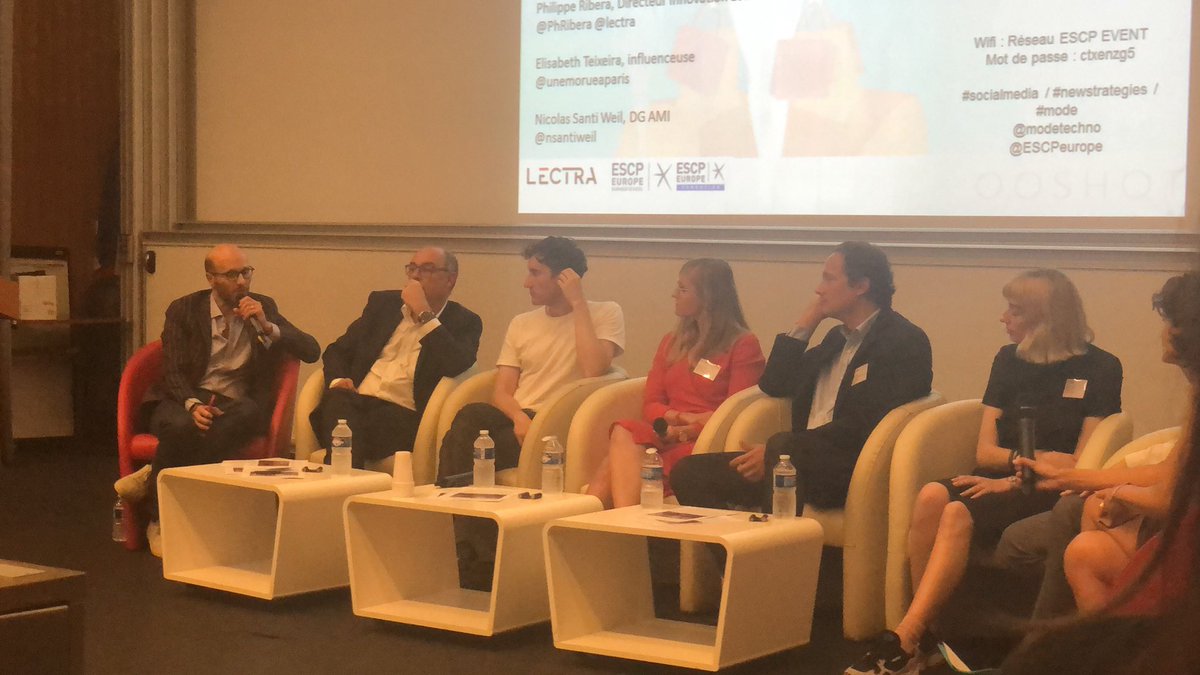 _Ooshot's tweet photo. Aujourd’hui on doit externaliser la création pour mieux s’adapter aux demandes locales. La personnalisation est indispensable pour établir une relation de qualité entre marque - followers #mode #newstrategies #socialmedia @ESCPeurope https://t.co/y6ys6Uhx25