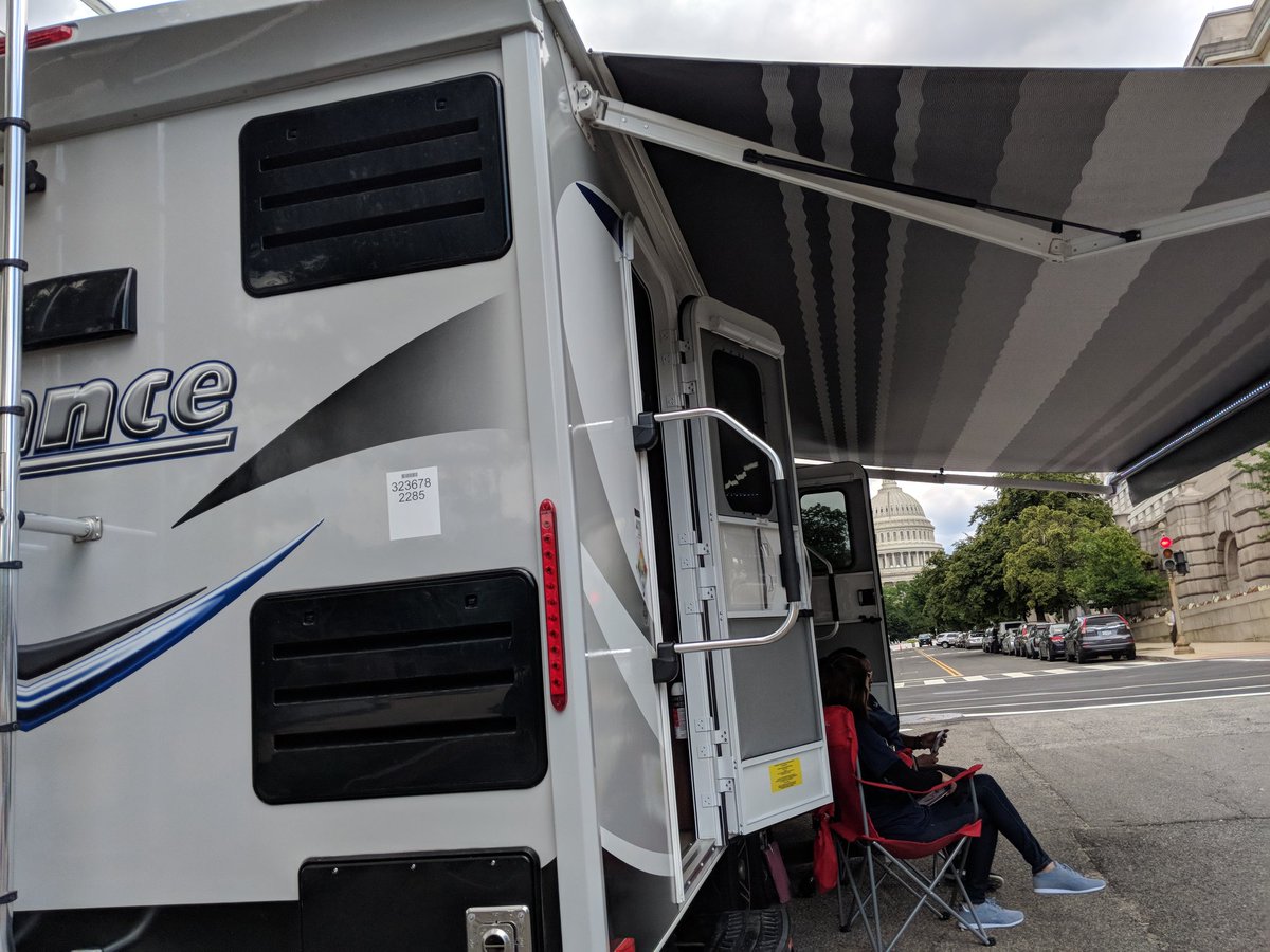 MonikaGeraci's tweet photo. RVs on Capitol Hill! @RV_Industry #RVsInDc #RVsMoveAmerica https://t.co/g26640ObUr