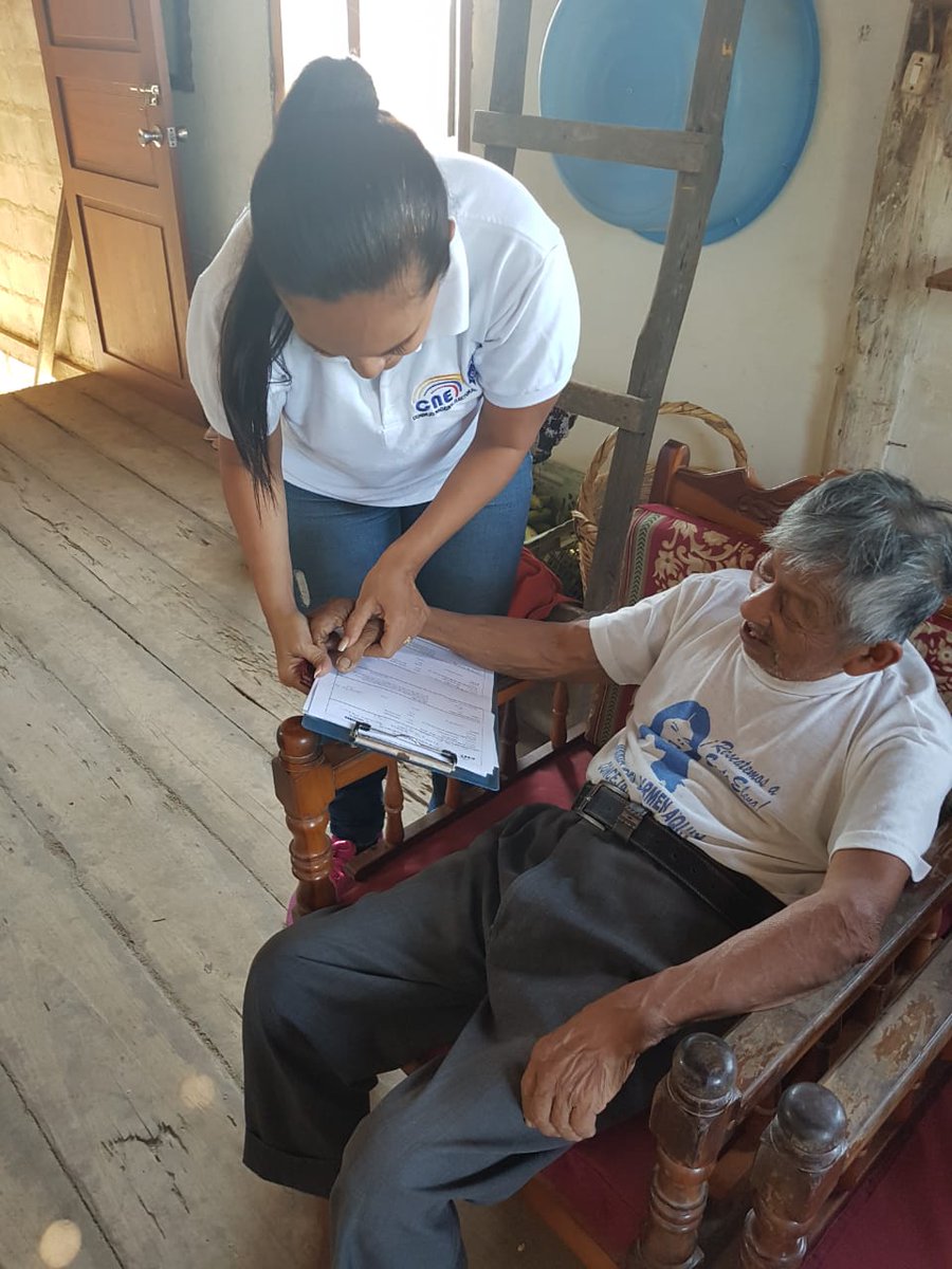 CNE_StaElena's tweet photo. #OrganizaciónElectoralEnMarcha 
Nos encontramos realizando cada actividad de manera planificada previo a las #EleccionesEc2019, en su segundo dia la Brigada de Cambio de Domicilio se traslado a la comuna de San Vicente. @PaulSalazarV @nubiavillacis @LuzHaroG @CMTayupanta https://t.co/dscUbATyRU