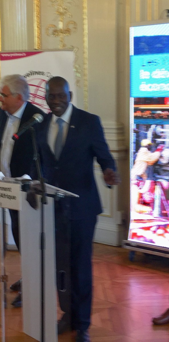cheikhagne's tweet photo. Signatures des premières aides économiques d'YVelines Coopération Internationale et Développement (YCID) a l’hôtel du département des Yvelines. https://t.co/H1rFA6PHdZ