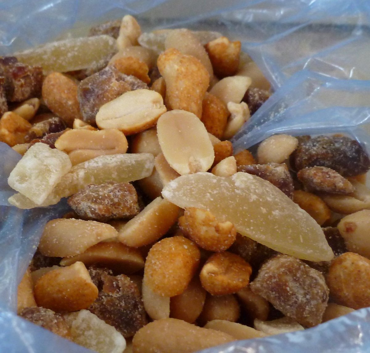 peakyhikers's tweet photo. The snack bags are ready! Peanuts, Dates and Crystallised Ginger. Ahhh...can't beat a handful of that when out on the hill!! 😋👍
#mountainfood #energysnacks #foodonthego #backpackingfood #backpacking #mountains #adventure #hiking #climbing #explore https://t.co/v8IfCzeCIG