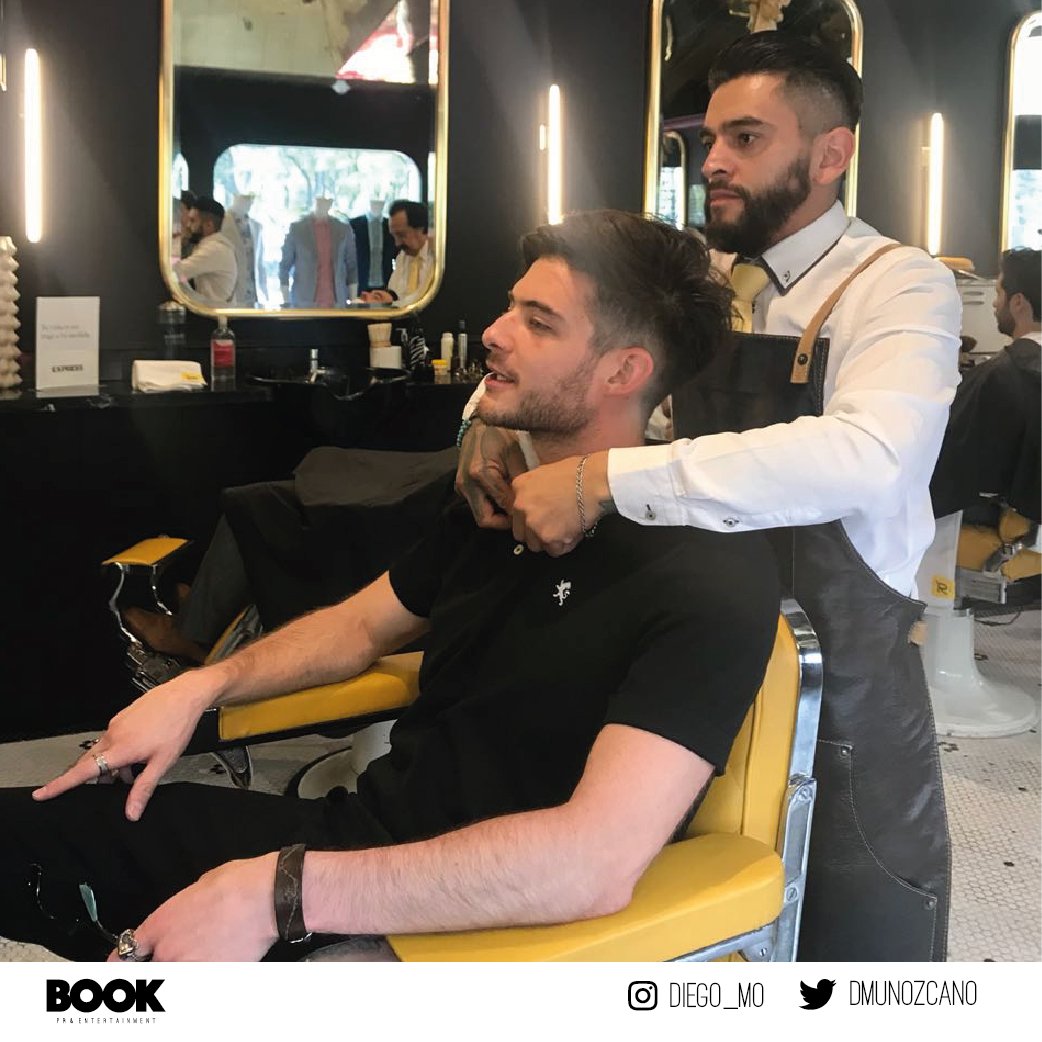 BOOKAgencyMX's tweet photo. El cantante @DMunozcano en el #BarberExperience para el lanzamiento de la nueva línea con #EXPRESSMEXICO @ExpressMexico #BOOKPR #BOOKPRTeam https://t.co/9BDYgcuihN