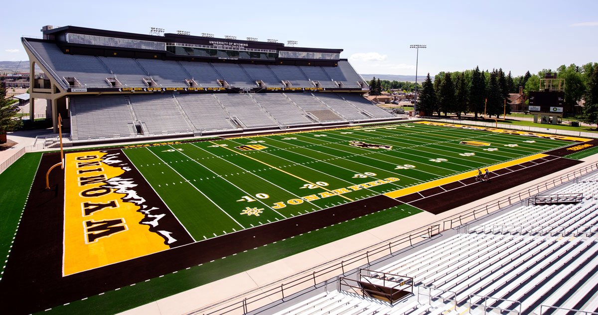 WestCoastCFB's tweet photo. 10 Best Fields in College Football According to USA Today:

1. Boise State 
2. UCLA (The Rose Bowl)
3. Tennessee 
4. Notre Dame
5. LSU
6. Clemson
7. Wyoming 
8. Missouri
9. Eastern Michigan 
10. East Carolina https://t.co/9f8VJP88I5