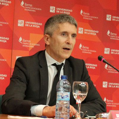 dosmanzanas's tweet photo. El Gobierno de España contará por primera vez en su historia con dos ministros abiertamente gais: Fernando Grande-Marlaska (Interior) y Màxim Huerta (Cultura y Deporte). Ambos comprometidos además con la causa LGTB. ¡Gran noticia por lo que a visibilidad se refiere! https://t.co/FHjP1xfYBc