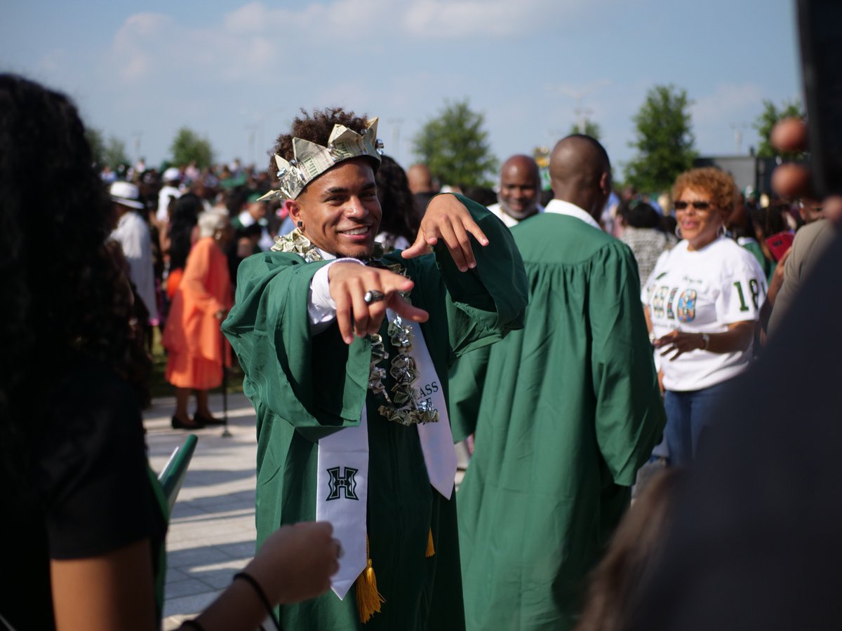 FortBendISD's tweet photo. Some photos from Hightower High School's graduation are up on our Facebook page. Go check 'em out! #FBISDGraduation2018 @HHS_Canes
https://t.co/7wkfa7YOGW https://t.co/rzLo9B8B7f