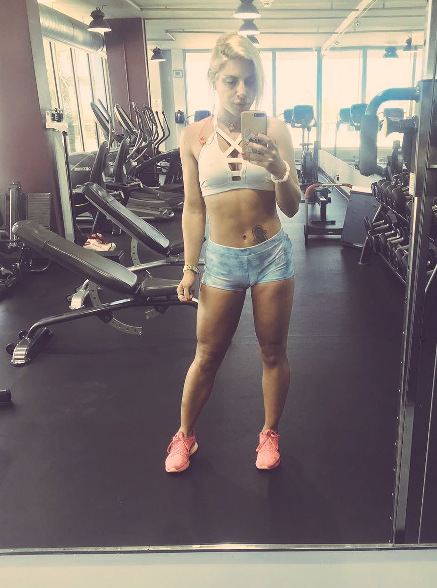 YourSunshineIsa's tweet photo. I’m done here 💪🏻 time for a steamy hot shower 🚿 https://t.co/usMS1j4G2I