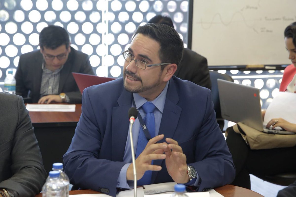 AsambleaEcuador's tweet photo. #JoséAlmeida, subdirector general de cumplimiento tributario del @SRIoficialEc, expone en @RegimenEconomAN sobre el proyecto de #LeyEficienciaTrámites y expresa: "Consideramos que todo el tema de procedimientos tiene que ser establecido mediante un reglamento". https://t.co/zVBRgkVlpp