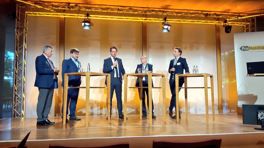 amfalder's tweet photo. Parlamentarischer Abend von @promobilitaet in der @LVBWBerlin. Zum Abschluss diskutieren u.a. @AndiScheuer und @WinneHermann über die "Zukunft der Straße" @RGenilke #Mobilität #Verkehrsinfrastruktur https://t.co/ulKrHxgY6B