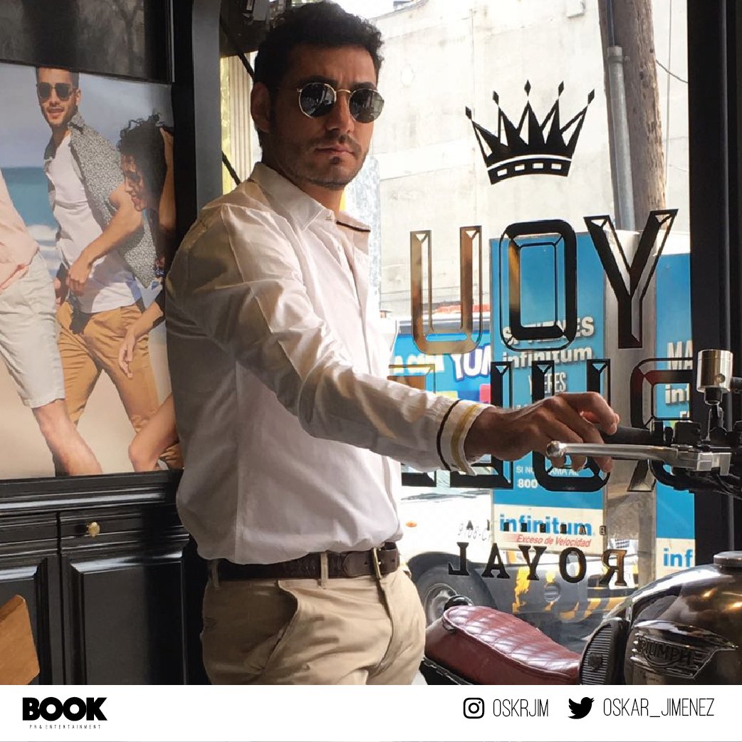 BOOKAgencyMX's tweet photo. El actor y cantante @Oskar_Jimenez en el #BarberExperience para el lanzamiento de la nueva línea con #EXPRESSMEXICO @ExpressMexico #BOOKPR #BOOKPRTeam https://t.co/MDXBUzGXdQ