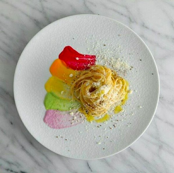 WalkingMatters's tweet photo. We are in love with this work of art planted on one of @BauscherHeppUSA's SNOW plates 💕 
📷 @cheflorenzoboni 
#TabletopMatters 
#bauscherhepp #chefsskills #plateinspiration #plateart #platingskills #tabletop #chefslife #tabletop #platinginspo #hospitality #hospitalityinspiration https://t.co/4ChRDlJ53L