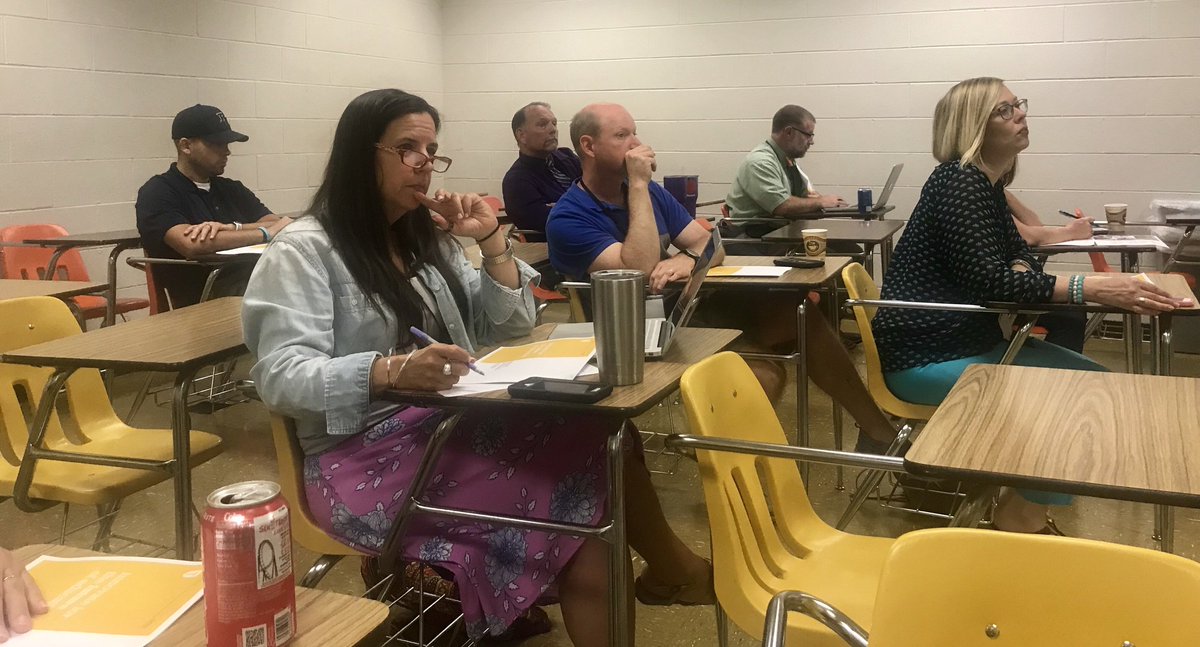 natnat_holt's tweet photo. Design Thinking taking place at CORE Academy 🧐 #jsucore #COREacademy2018 - https://t.co/HV4HC07Ufp https://t.co/ZuhIjausNr