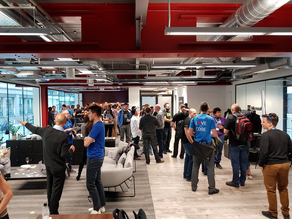 nboksen's tweet image. Quite a few people here at the meetup! #serverlessLDN