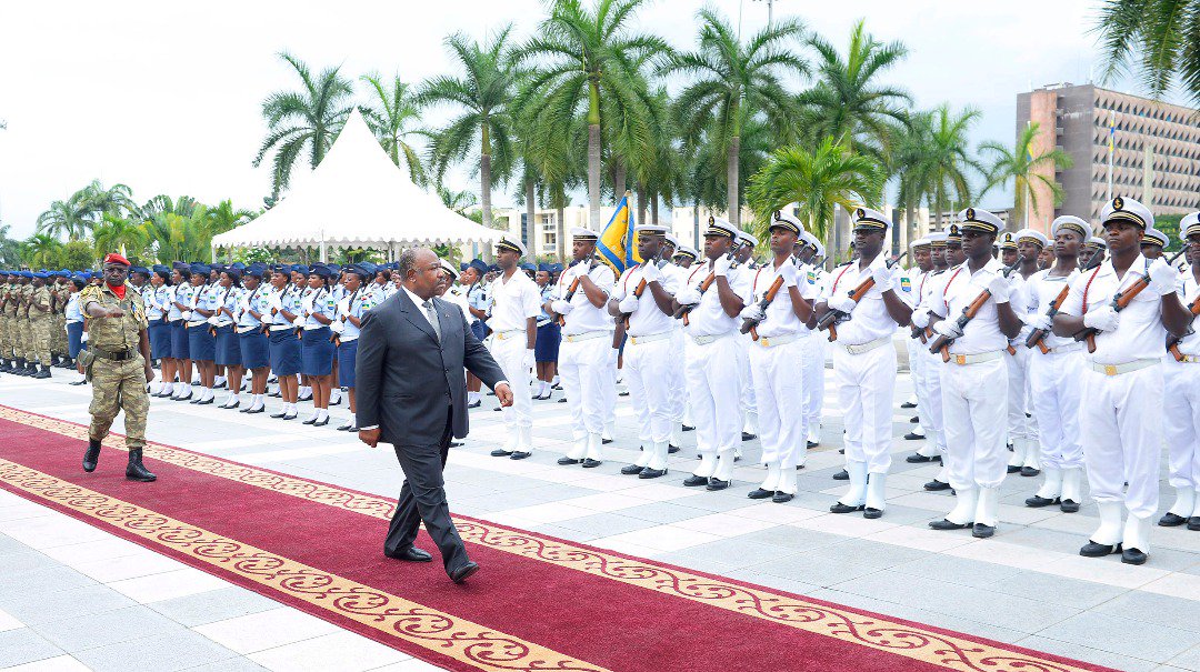 Smndong's tweet photo. @PresidentABO le Chef suprême du #Gabon et des forces de de défense et de sécurité. #MonTypoAli https://t.co/N6fOP7OB0y