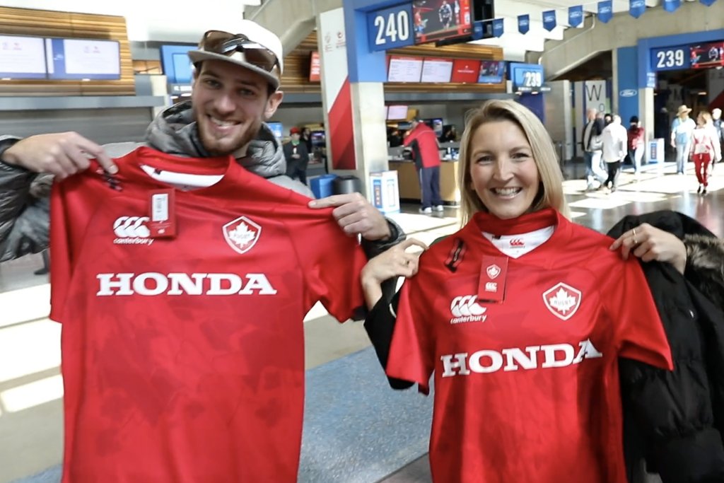 HondaMotoCA's tweet photo. Our latest installment of #HondaLovesYouBack is up on our Facebook page. Meet Keri & Alex of @PeakedPies: https://t.co/yonYMPMFdj
#Honda #HLYB https://t.co/4cWcRGrhXx