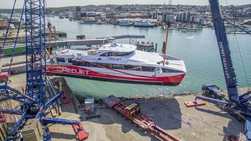 RedFunnelFerry's tweet photo. In she goes! Well done to all involved today @WightShipyard 👍 #redjet7 #EastCowes #IsleofWight #madeinbritain https://t.co/mTlRXzzw6c
