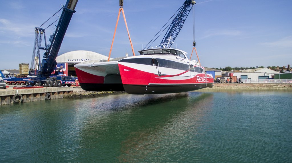 RedFunnelFerry's tweet photo. In she goes! Well done to all involved today @WightShipyard 👍 #redjet7 #EastCowes #IsleofWight #madeinbritain https://t.co/mTlRXzzw6c