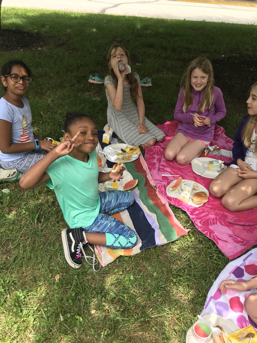 Scintosclass's tweet photo. A fun BBQ day at Ithan! #scintosclass https://t.co/GneyUeJOfc