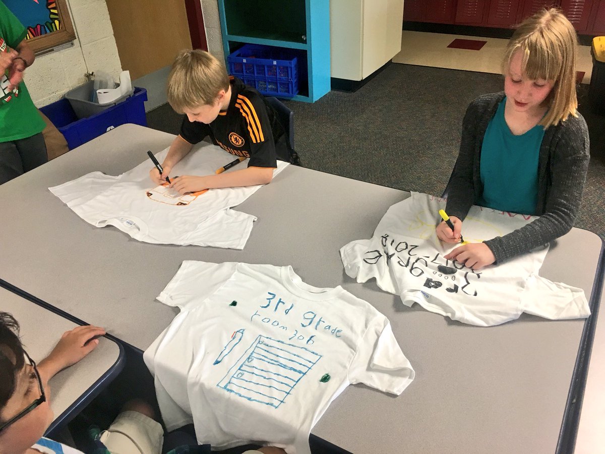 WW_3rd's tweet image. Class T-shirt Day! Who needs a yearbook when you can wear your memories!? 👕👚🖍 #lastdaysof3rdgrade #proud