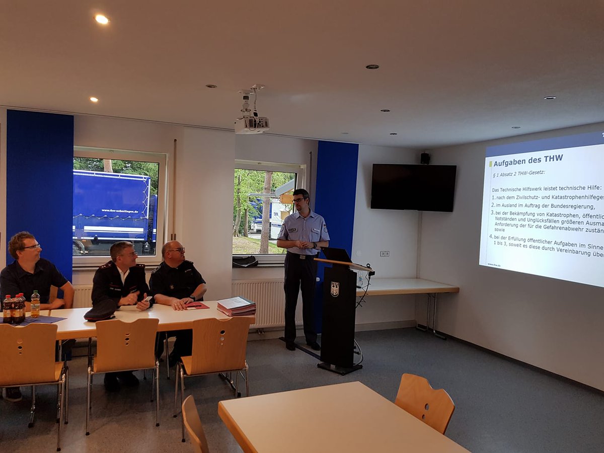 Heute Abend begrüßen wir die Mitglieder des Führungsstab des  Bodenseekreises. Wir informieren im Rahmen der regelmäßigen  Weiterbildung über die Einsatzmöglichkeiten des THWs in der  Gefahrenabwehr.😀