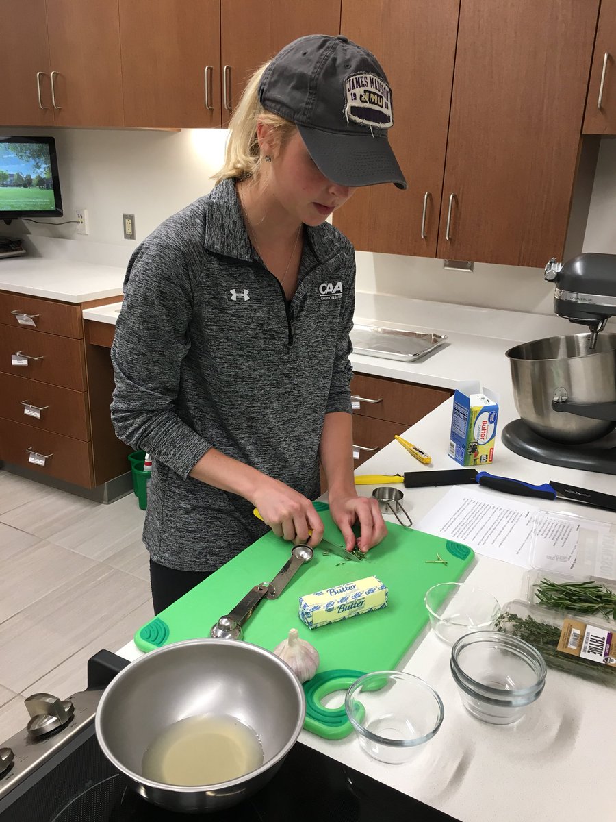 JMUDukesLead's tweet photo. We are in the kitchen today with @FuelingJMUDukes, @JMUFootball and @JMUFieldHockey! #lifeskills https://t.co/ueif6f5Dt1