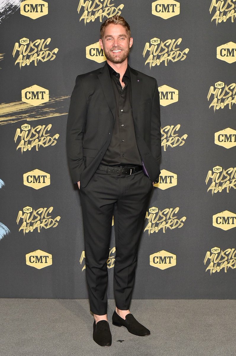 M U S I C // A W A R D S
Keep voting #Mercy for Video of the Year! #VoteBrett #CMTawards <a href="/CMT/">CMT</a>