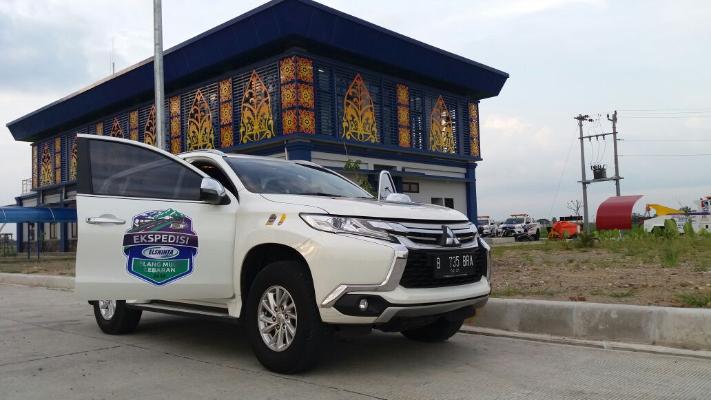 RadioElshinta's tweet photo. Sementara itu, #TimEEJML2018 Lintas Jawa-Bali-Madura saat ini berada di Cikampek, setelah 15 hari melakukan perjalanan memantau infrastruktur dan jalan yang akan menjadi jalur arus mudik lebaran nanti. #EkspedisiElshinta2018 https://t.co/YRAH33xeNB