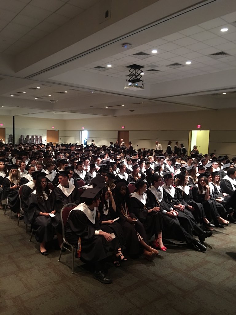 HolcombHawk's tweet photo. @RHHSHawks Class of 2018 is ON DECK! So proud of this amazing group... such talents, such good hearts... ✌🏼🙏🏼😘@rockwallschools @tbradford98 https://t.co/ApGrg4sqJS