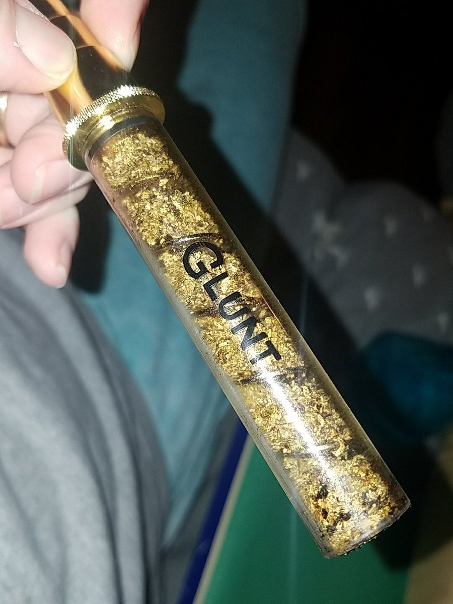 feistyginger_'s tweet photo. I love my glunt from @gluntofficial #glunt #glass #blunt #glassblunt  🖖🤘🤙✌💨💨💨 https://t.co/n6enFvmazA
