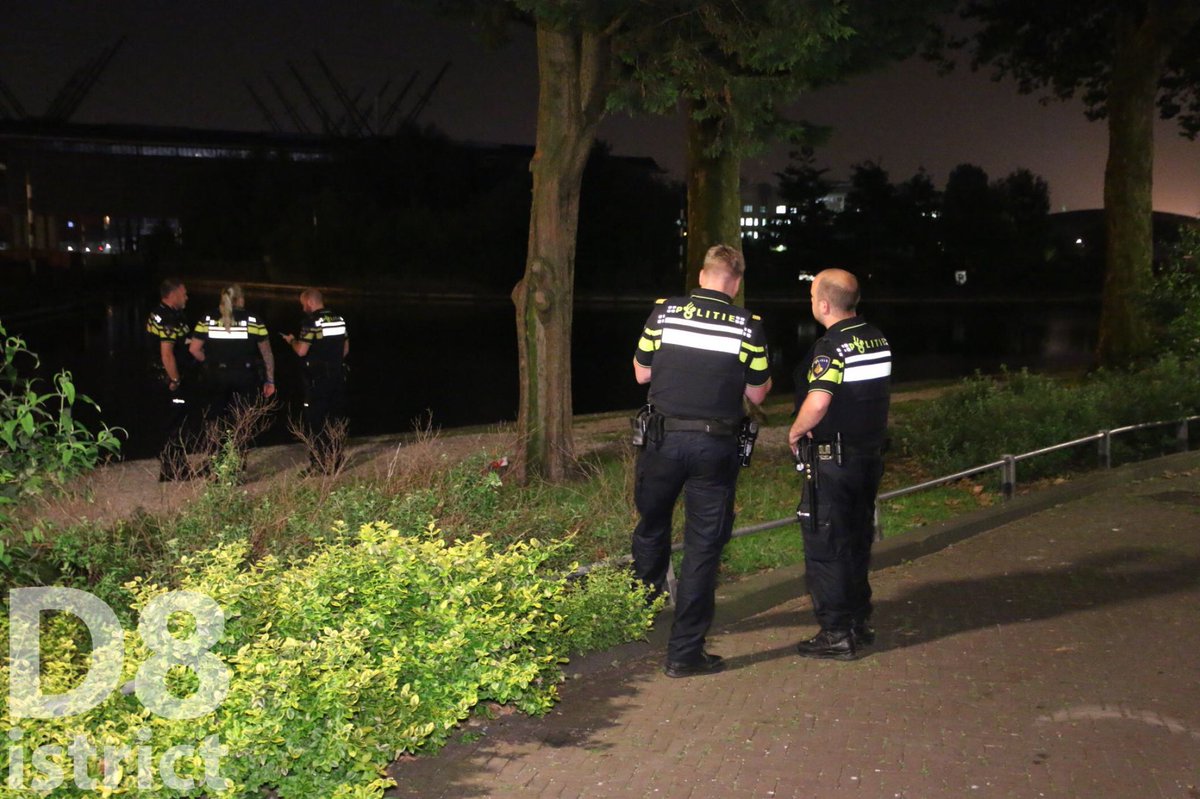 RedactieD8's tweet image. Mogelijk #schietincident op de #Bontekoekade in #DenHaag. De politie is ter plaatse en doet onderzoek, voor zover bekend geen gewonden.
