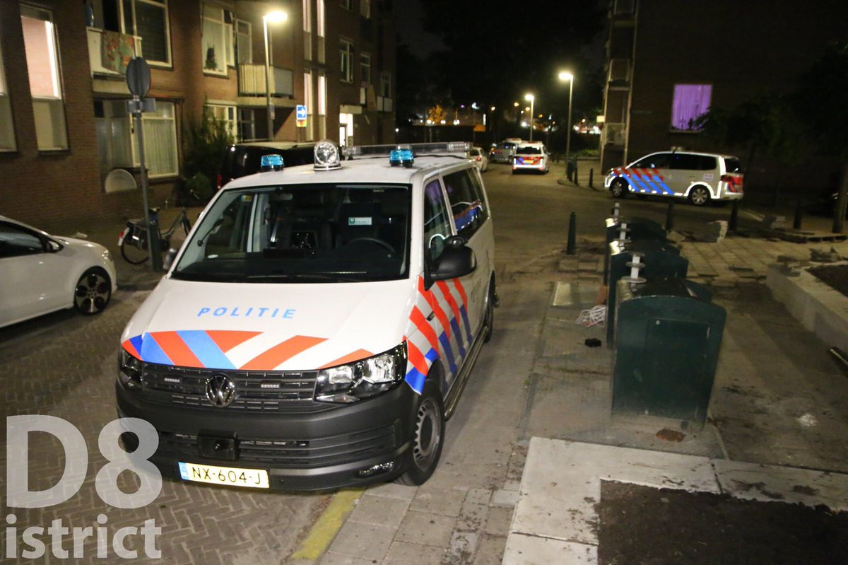 RedactieD8's tweet image. Mogelijk #schietincident op de #Bontekoekade in #DenHaag. De politie is ter plaatse en doet onderzoek, voor zover bekend geen gewonden.