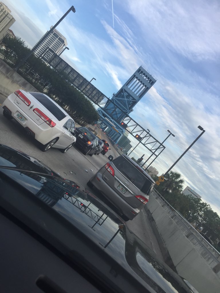 rdeanscott's tweet photo. Twice stopped by Main Street Bridge today. @SanMarcoTrain has its work cut out to keep up. #MakeAmericaLateAgain #ArtNotWalk #DTJax https://t.co/nULbzCsxJ1