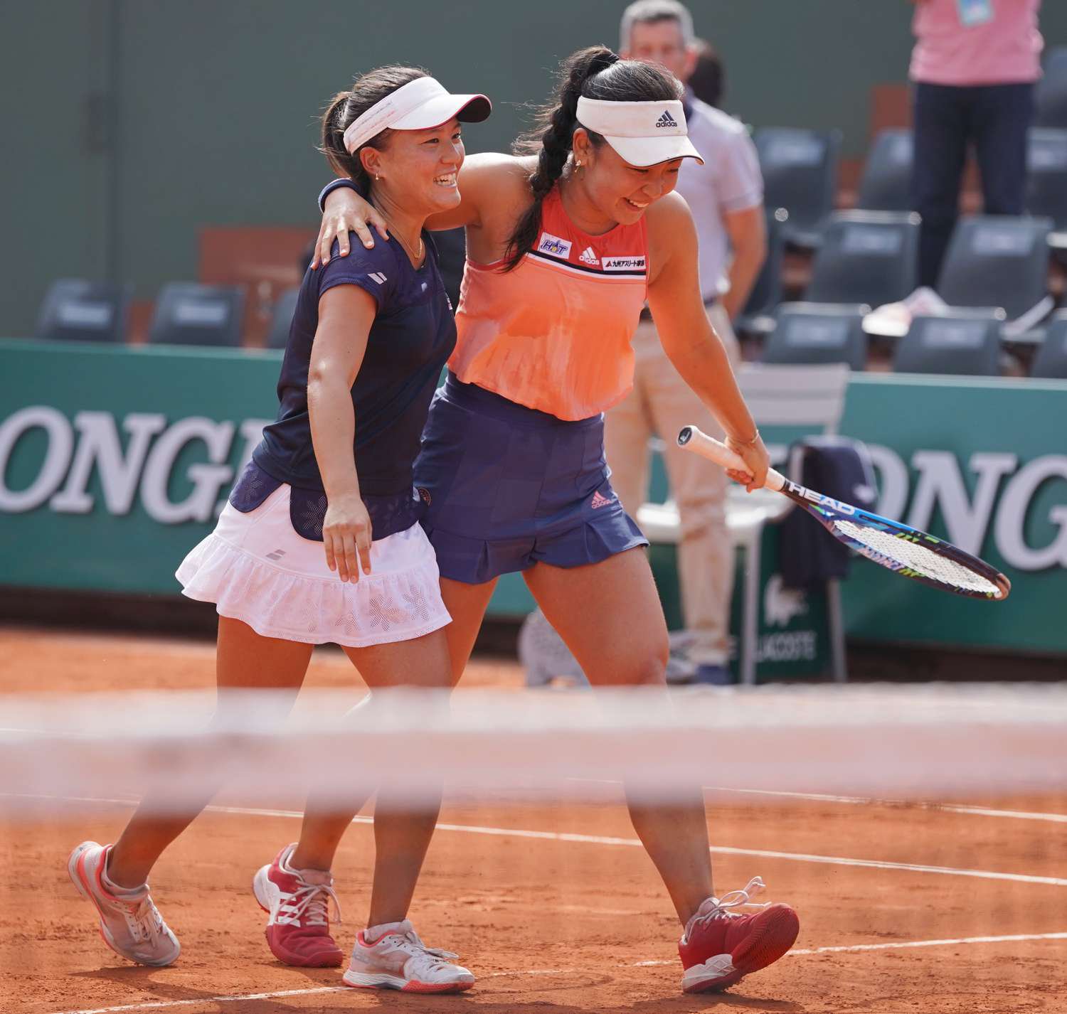 東レppoテニス 全仏オープン 女子ダブルスで穂積絵莉と二宮真琴のペアが第1シードのティメア バボシュ クリスティナ ムラデノビッチを破り ベスト4進出 準決勝では日本人同士のペアとして初の決勝進出に挑みます 全仏オープン 穂積絵莉 二宮真琴