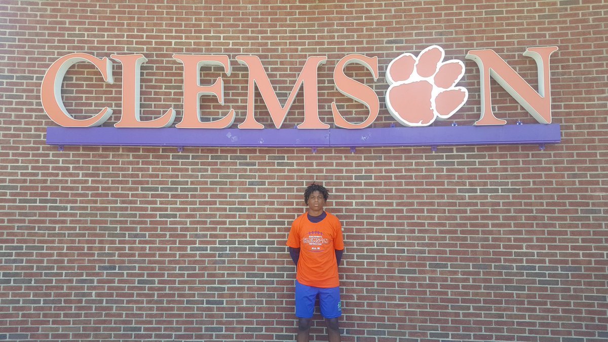 mics_football's tweet image. 2020 Elijah Burris @Elijah_Burris_5 and 2021 ATH Gabe Stephens @gastephens05 at Clemson camp today. #RaptorPride