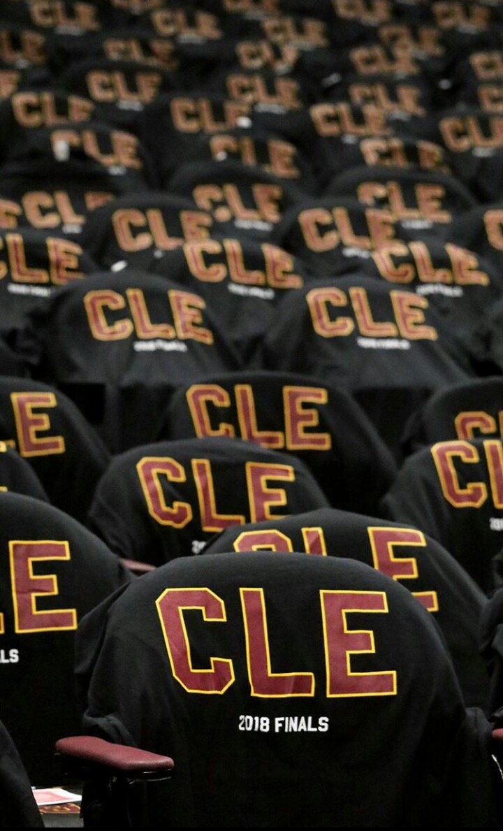 cavsbr_'s tweet photo. Quicken Loans Arena.👏👏
#WhateverItTakes #NBAFinals #NBAnaESPN #CavsWarriors #nbabrasil #likes #follow https://t.co/jviLb8wOcA