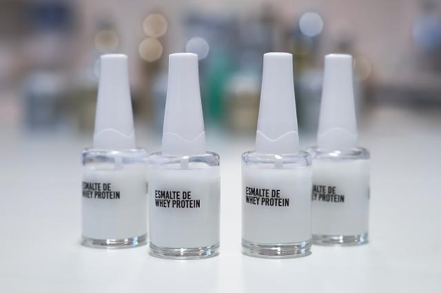 dimenininha's tweet photo. #wheyprotein não é mais exclusividade dos frequentadores das academias. O Esmalte com Proteína do Leite será lançado no o 13° Congresso Internacional de Tendências Cosméticas da #Consulfarma, entre os dias 7 e 9/06 junho, em São Paulo.
https://t.co/TrLI8DNBt7 https://t.co/9cKw0Amnnk