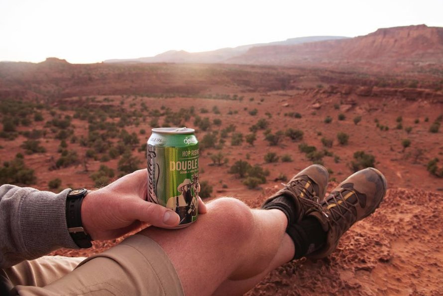 squattersbeers's tweet photo. Kick back and soak it all in. Photo @amyannephotoart

#HopRising #IPA #BeerWithAView #Cheers #CapitolReef #Utah #SquattersBeers https://t.co/eOqVULHoIg