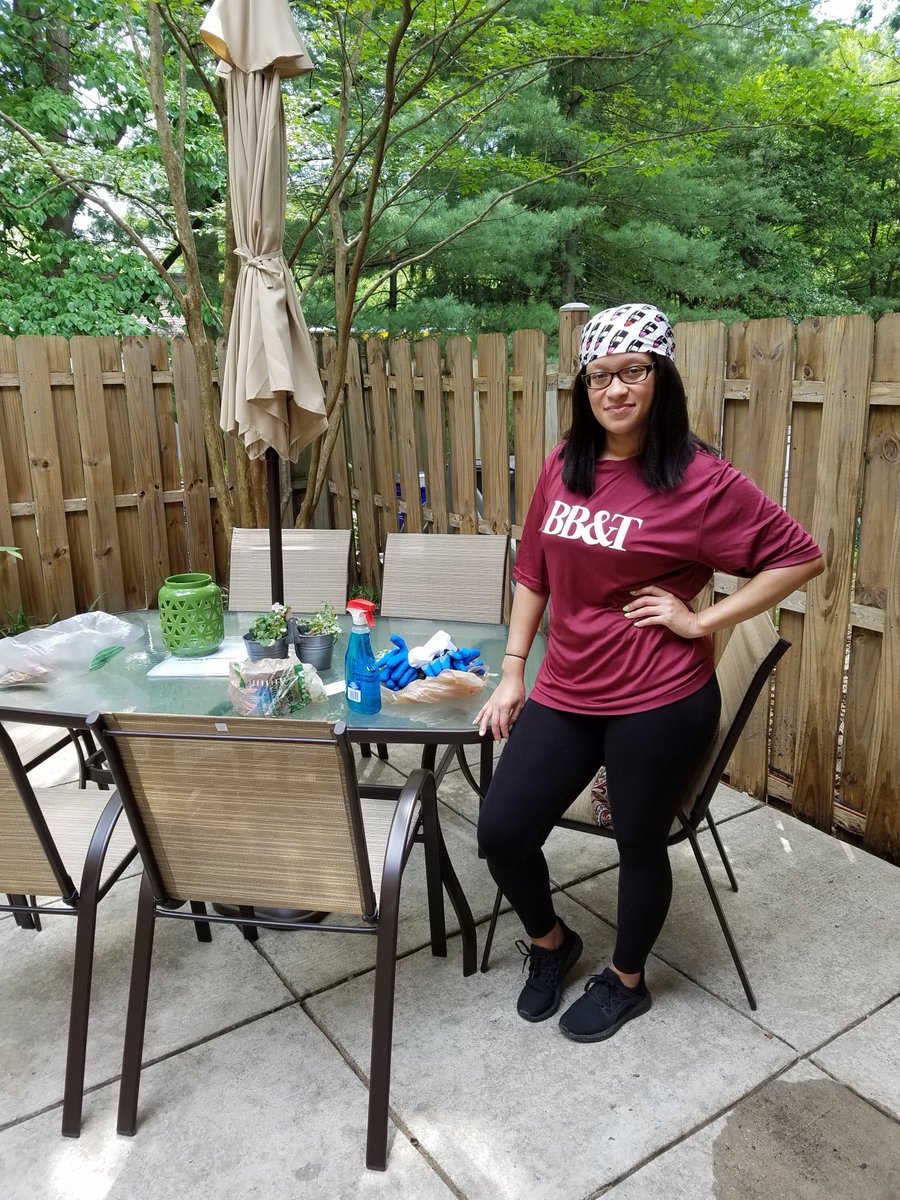 HopeWorksofHC's tweet image. A HUGE thank you to BB&amp;amp;T staff for volunteering to clean up one of our transitional safe houses yesterday. Your work made a big impact, and we are so grateful! #wearehopeworks