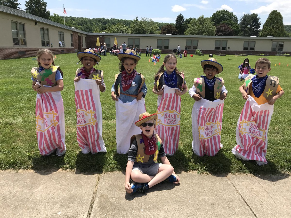 laurmathieu22's tweet photo. Successful rodeo party in first grade! #BCRocks @DASD_BC https://t.co/CIcYKydxCV