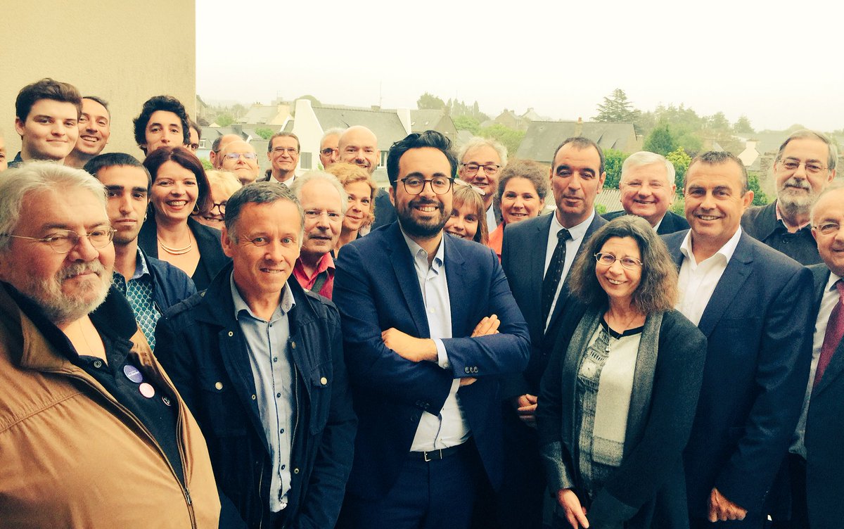 mounir's tweet photo. Très bon moment avec les marcheurs de @EnMarche22, les @JeunesMacron22 et @Kerlogot22 dans la permanence d’@ebothorel !

Pensée émue pour Corinne Erhel qui aurait du être parmi nous ce soir. Ton souvenir nous habite et nous rend toujours plus forts et déterminés. https://t.co/4u1sLfSrSG