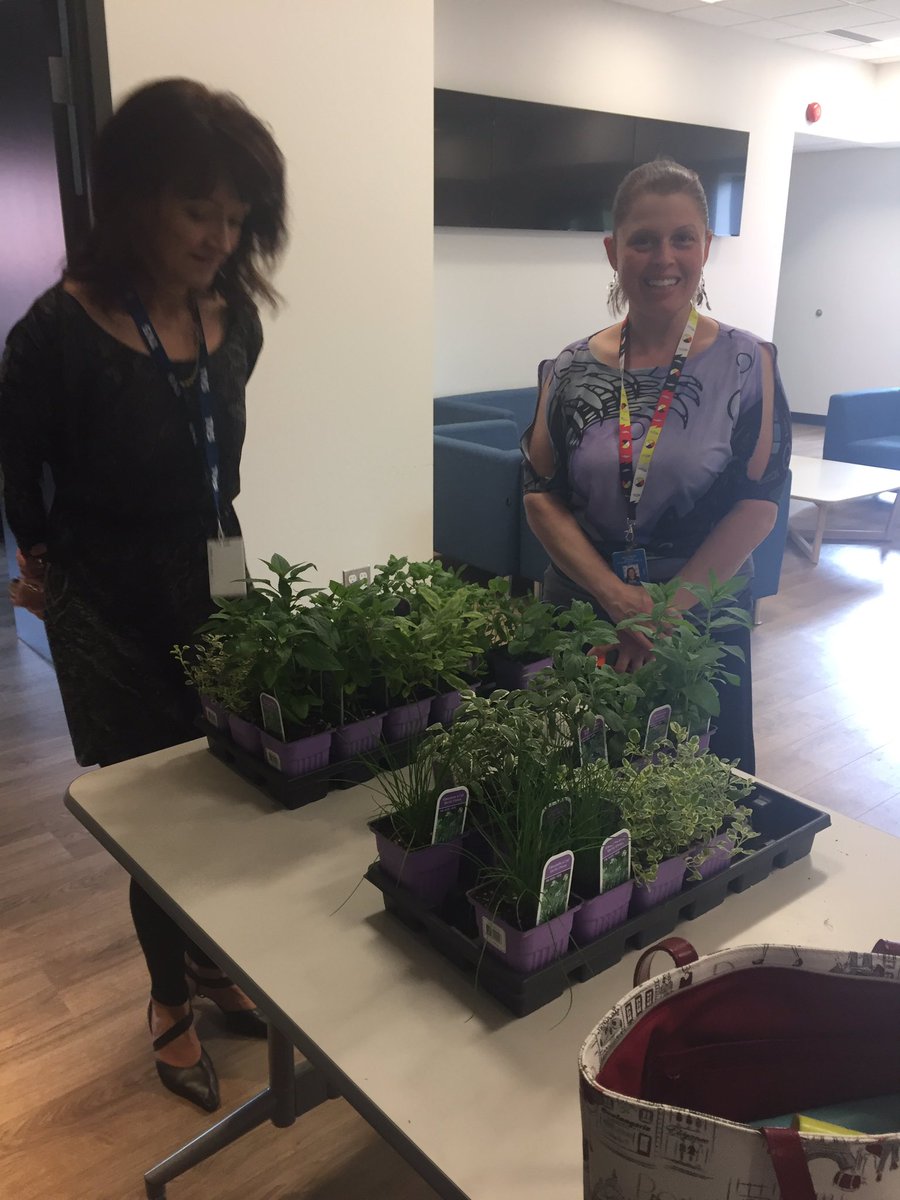 Quel beau cadeau pour les participantest et participants à la formation en éducation autochtone au <a href="/CSDCEO/">CSDCEO</a>