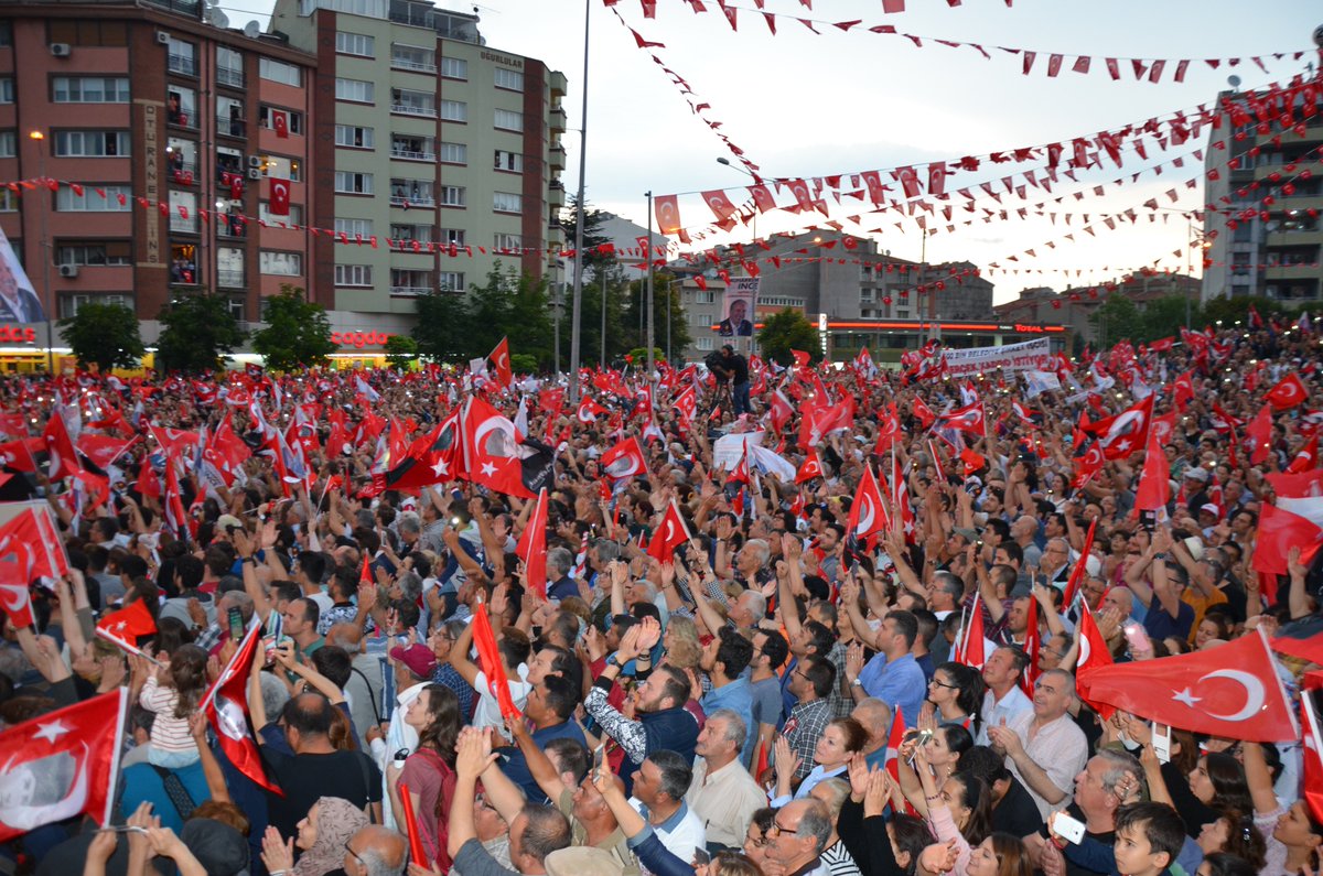 Hoşgörü ve demokrasi şehri Eskişehirimiz, Cumhurbaşkanı Adayımız Sayın Muharrem İnce’yi bağrına bastı. On binlerce hemşehrimizin katıldığı mitingde, Eskişehir ‘Artık Tamam’ dedi! #MuharremİnceEskişehirde #EskişehirTAMAM