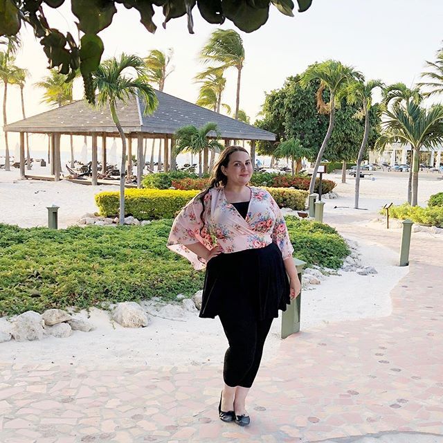BeckyBedbug's tweet photo. Bought this gorgeous top from Primark of all places and I finally had the opportunity to wear it in Aruba. Think my new life goal is to just swan around on Caribbean beaches in pretty clothes
#fbloggers #fblogger #psbloggers #psblogger #fatshion #effyo… https://t.co/S9osCUvNNS https://t.co/aewKxkxues